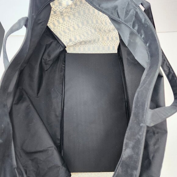 Estee Lauder Large Black and White Weekender Bag - Picture 4 of 12